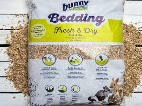 Bunny Bedding Fresh & Dry Dinkel Mix til gnavere, ideel til at skabe et rent og komfortabelt miljø. Produkterne tilbyder naturlig friskhed og effektiv absorption af fugt.