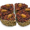 Naturlig snack til gnavere, formet som en kage, bestående af tørrede frugter og grøntsager, ideel til hamstere, marsvin og andre små kæledyr. Perfekt til belønning eller som supplement til deres kost.