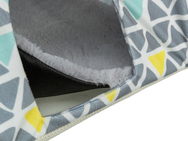 Sofaseng til gnavere med farverigt mønster og blødt indvendigt stof, ideel til små kæledyr som hamstere og mus. Designet sikrer komfort og sikkerhed for dit kæledyr.