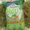Bunny FrischGras Heu til gnavere, nærende hø med gulerod og urter, ideelt til kaniner og mindre kæledyr.