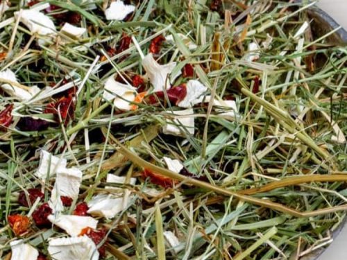 Blanding af hø og tørrede urter til gnavere, ideel som naturlig fodertilskud for hamster, marsvin og kaniner. Rig på fibre og vigtige næringsstoffer.