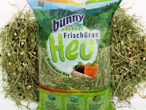 Frisk græs hø fra Bunny Nature, ideelt til gnavere og mindre kæledyr, fyldt med naturlige ingredienser og vitaminer for optimal sundhed.