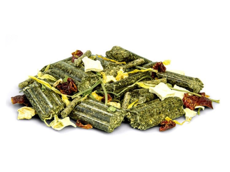 Naturlige gnaversnacks i pelletsform med urter og tørrede grøntsager, ideelle til hamstere, kaniner og andre små kæledyr. Perfekt som supplement til deres kost for at sikre sundhed og trivsel.