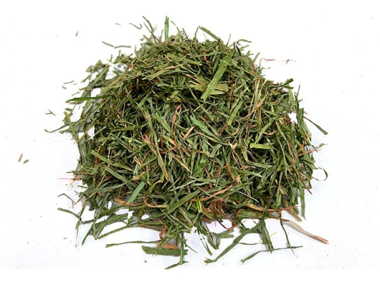 Tørret græs til gnavere, ideelt som sund snack og fodertilskud. Perfekt til kaniner, marsvin og andre små kæledyr. 100% naturligt produkt uden tilsætningsstoffer.