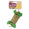 Rustling roller toy fra Rosewood, designet til små kæledyr som gnavere. Stimulerer naturlige instinkter med et sjovt og interaktivt legetøj, der er perfekt til nibbling og leg.