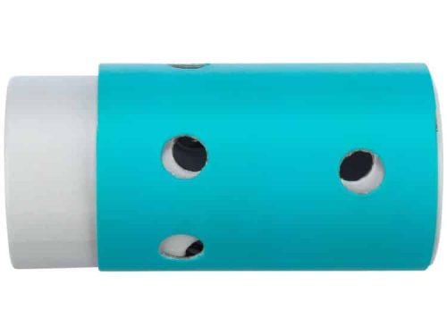 Farvet rør til gnavere med huller, perfekt til leg og aktivitet. Ideel til hamstere og mus, fremmer naturlig adfærd og nysgerrighed.