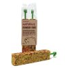 Rosewood Naturals Strawberry Sticks til gnavere, 120g. Tasty treat sticks lavet af naturlige ingredienser, ideelle til hamstere, marsvin, rotter og mus. Stimulerer naturlig gnaveadfærd og tilbyder en sund snack.