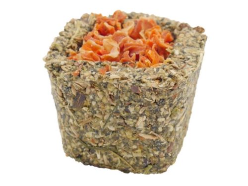 Naturlig gnaversnack i firkantet form, fyldt med grøntsager og frø, ideel til gnavere og mindre kæledyr. Perfekt til at stimulere tyggebehov og give en sund snack.