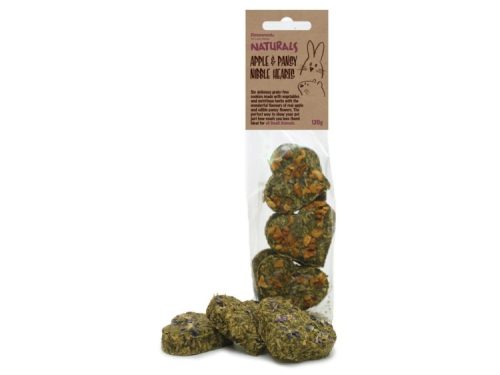 Rosewood Naturals Apple & Pansy Nibble Hearts, en sund snack til gnavere, bestående af hjerteformede godbidder med æble og stemmer fra penselblomster. Ideel til små kæledyr, pakket i 120g.