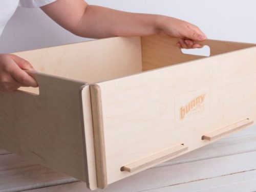 Bunny design træboks til gnavere, ideel til opbevaring af legetøj og tilbehør. Boksens håndtag gør det nemt at flytte rundt, samtidig med at den tilføjer et stilrent look til dyreværelset.