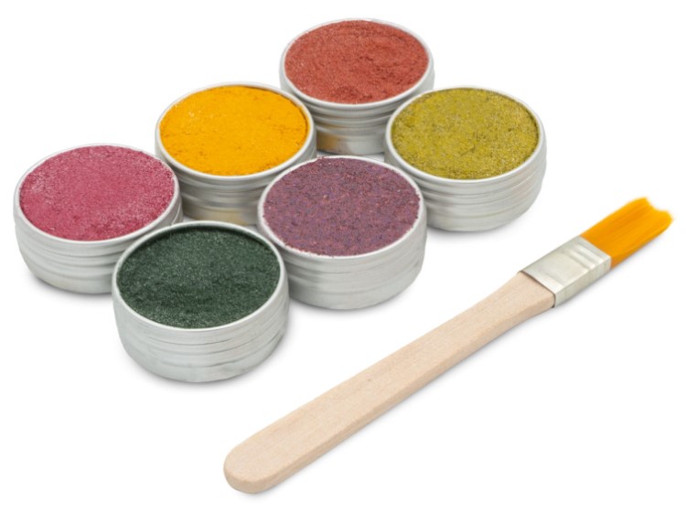 Farverigt pulver til gnavere og små kæledyr, inkluderer seks forskellige nuancer i metalbeholdere samt en pensel til påføring. Ideelt til kreative projekter og aktivitet med kæledyret.