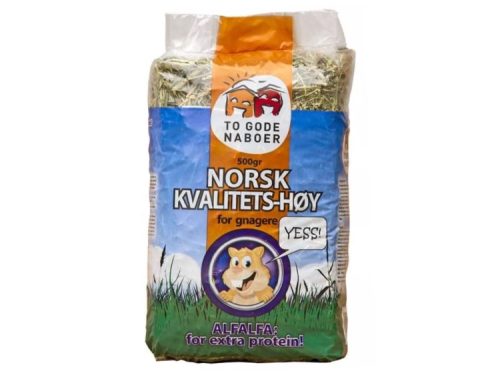 Norsk kvalitets-hø til gnavere fra To Gode Naboer, 500 g pose med alfalfa for ekstra protein. Ideelt til hamstere, marsvin og andre små kæledyr.