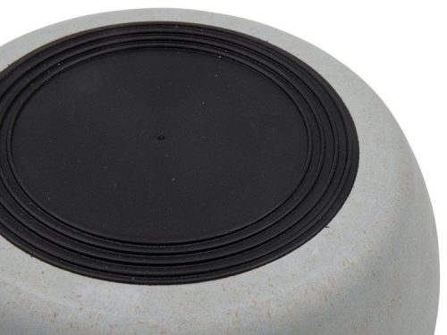 Skål til gnavere med gummiunderside, der sikrer stabilitet og forhindrer glidning. Ideel til fodring af mindre kæledyr som hamster eller mus. Perfekt til både mad og vand.