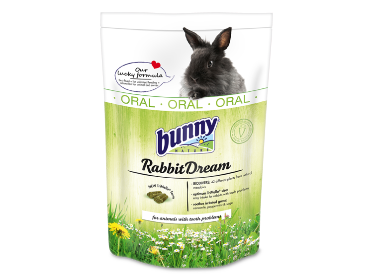 Bunny Nature RabbitDream foder til kaniner, designet til dyr med tandproblemer. Indeholder 42 forskellige planter fra naturlige enge, der understøtter tandpleje og fordøjelse. Ideelt til små kæledyr som kaniner.