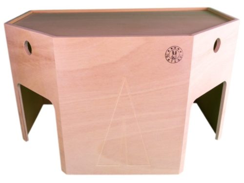 Kvalitets træhus til gnavere, ideelt som skjulested og legeplads. Designet med åbninger for nem adgang og ventilation. Perfekt til mindre kæledyr som hamstere og mus.