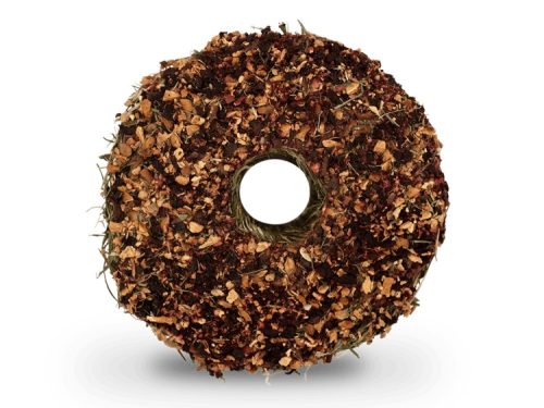 Naturlig gnaversnack i form af en halmring med urter og træflis, ideel til gnavere og mindre kæledyr. Perfekt til at stimulere tyggeadfærd og holde dyret aktivt.
