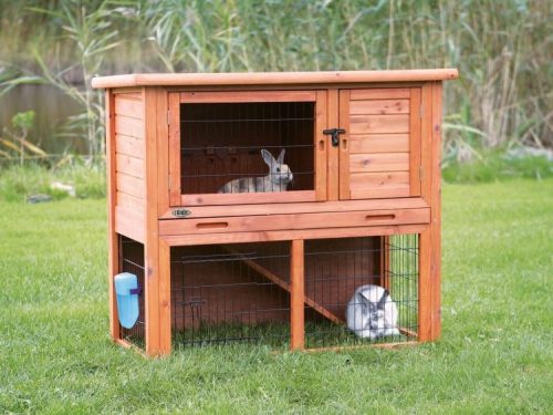 Hegn til kaniner i træ med to rum, ideelt til både indendørs og udendørs brug. Giver sikkerhed og komfort for dine kæledyr. Perfekt til gnavere som kaniner.
