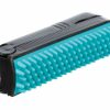Børste til små kæledyr med bløde, fleksible pigge, ideel til pelspleje af gnavere som kaniner og marsvin. Ergonomisk design med komfortabelt greb.