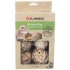 Flamingo Roll and Play legetøj til små kæledyr, bestående af 6 naturlige kugler lavet af kokosfibre og blade. Ideelt til gnavere som kaniner og marsvin for underholdning og leg.