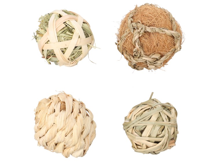 Naturlige aktivitetsbolde til gnavere i forskellige former og materialer. Perfekte til leg og stimulation for hamstere, marsvin og andre små kæledyr. Ideelle til at fremme sund adfærd og holde dit kæledyr aktivt.