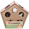 Flamingo Hide and Play legetøj til små dyr, designet til at stimulere gnavere og mindre kæledyr med skjulesteder og aktivitetsmuligheder.